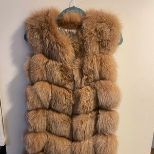 Women faux fur vest.